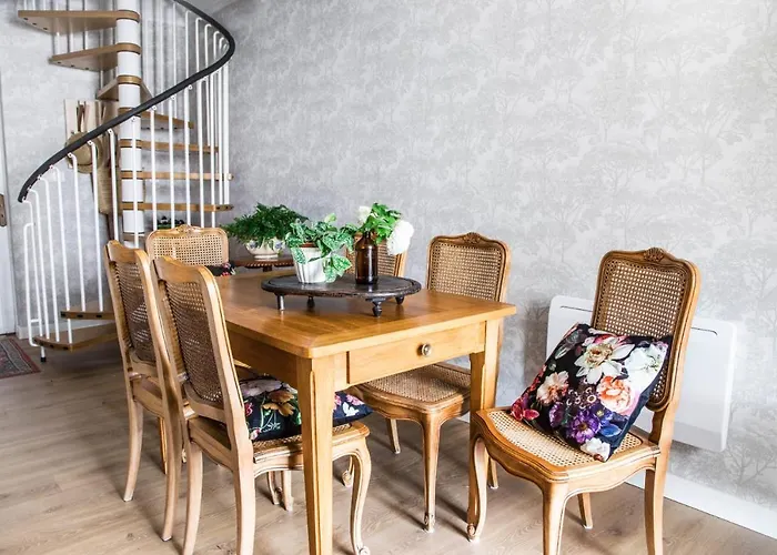 V I O L E T T E La Souris Des Champs * エティヴァル・クレールフォンテーヌ